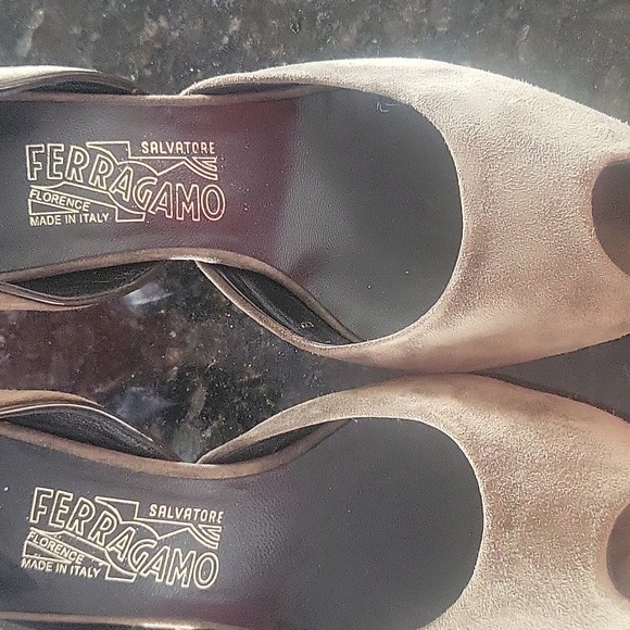 Salvatore Ferragamo green suede heels - Picture 6 of 7